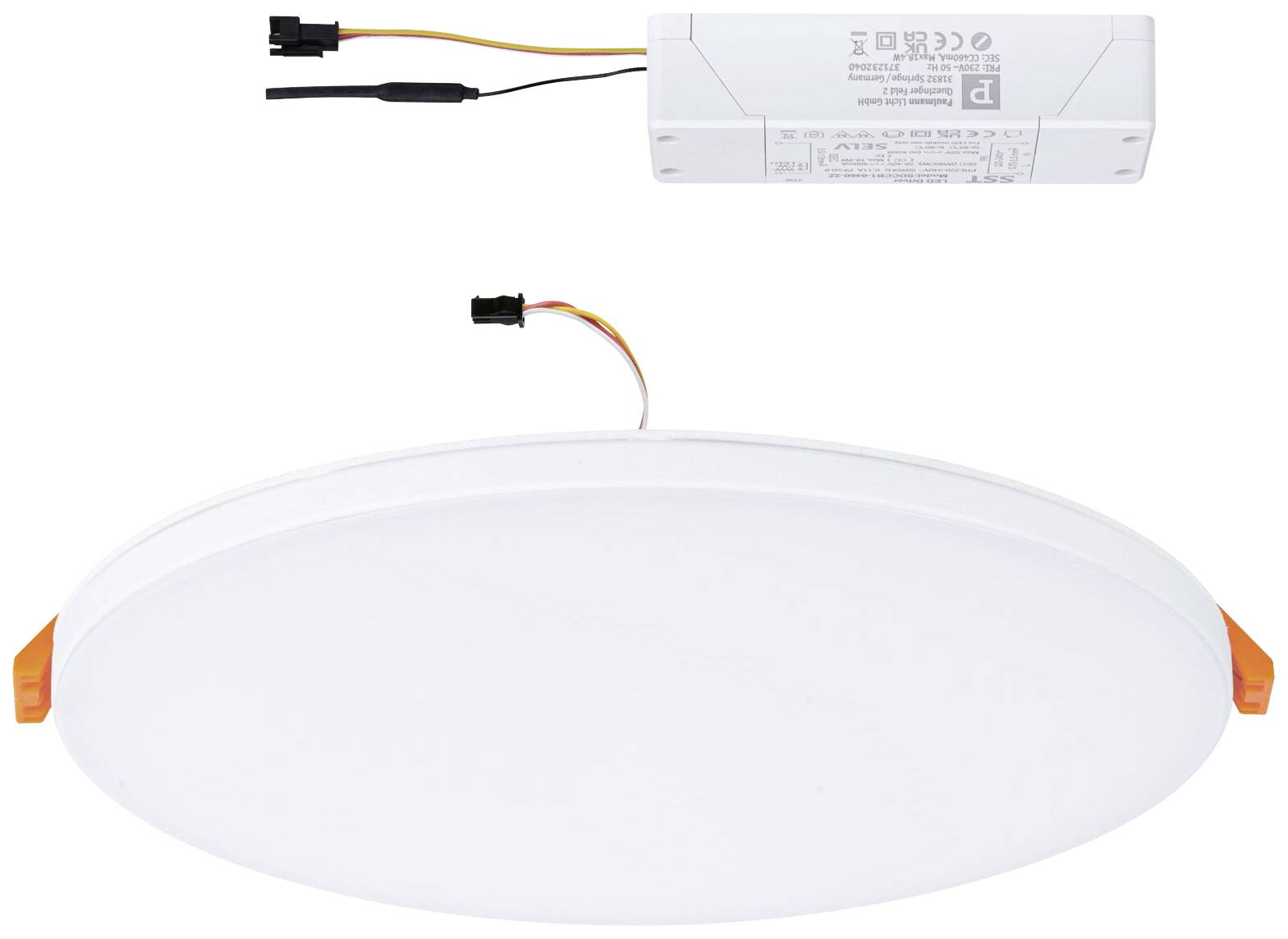 LED stropní svítidlo v oválném tvaru s bílým krytem. Nahoře je umístěn příslušný napájecí zdroj s kabely vedoucími k lampě.