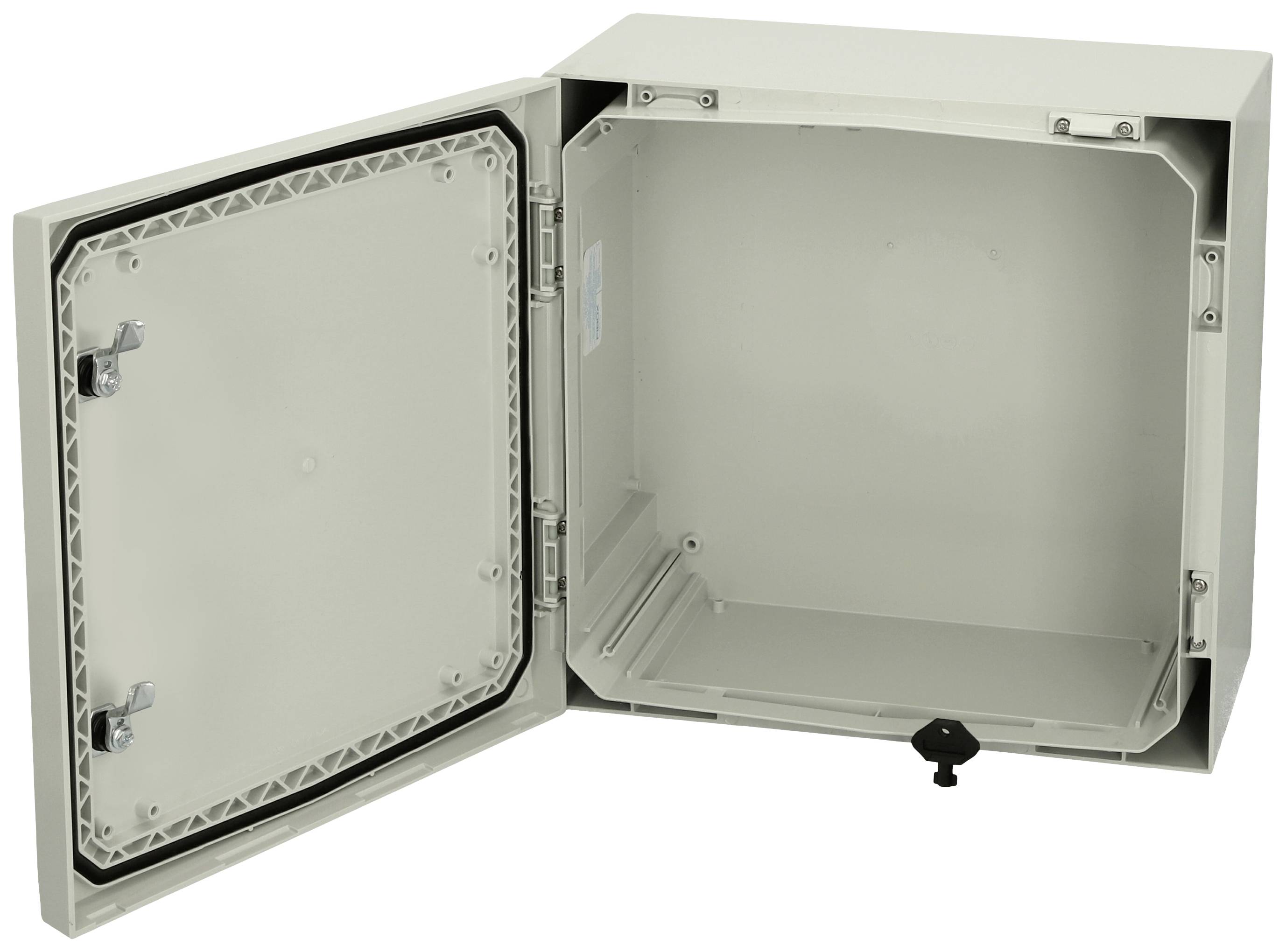 Šedý, otevřený, pravoúhlý kovový box s panty a těsnicím kroužkem pro uchovávání technických zařízení.