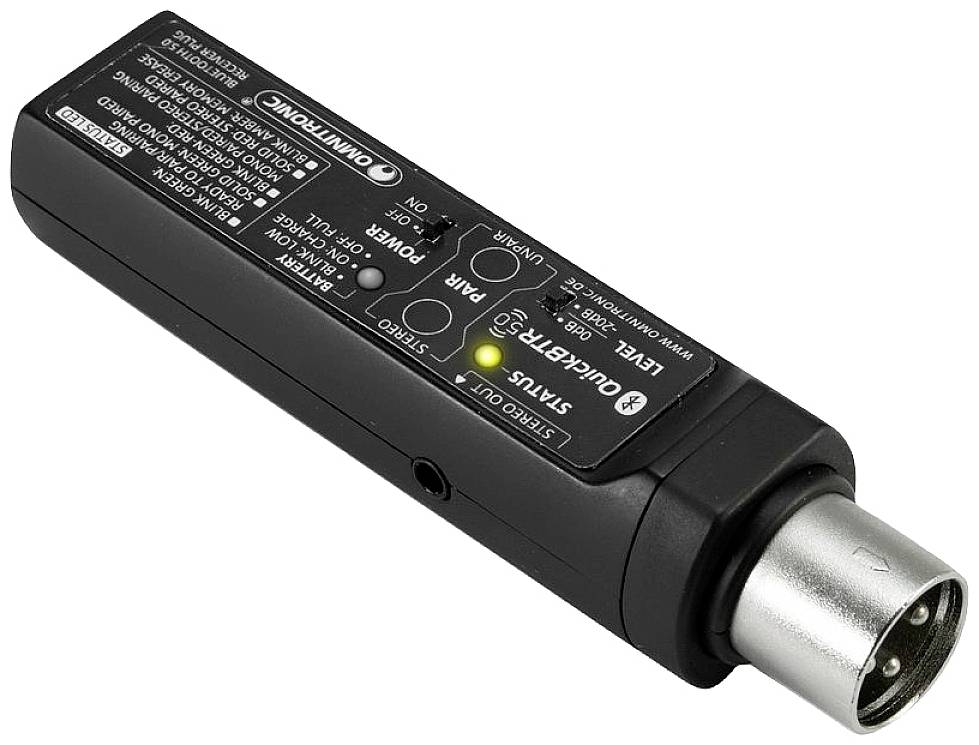 Černé přenosné audizařízení s XLR konektorem, zobrazené v detailním záběru. Vedle nápisu 'STATUS' svítí žlutá LED dioda.