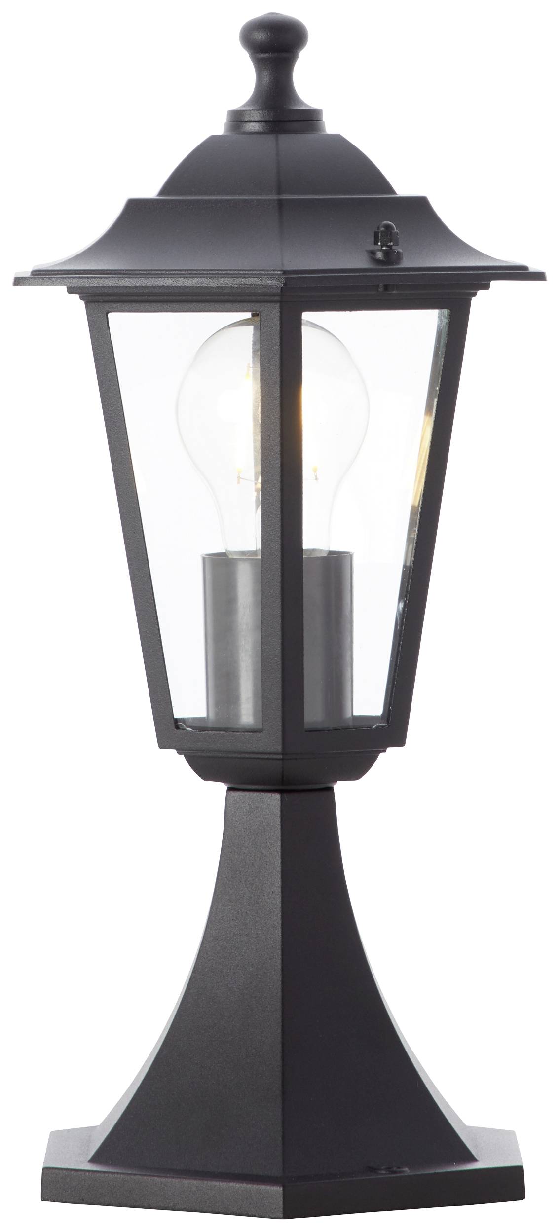 Černé venkovní osvětlení ve tvaru lucerny se viditelnou žárovkou, namontované na čtvercovém podstavci. Ideální pro osvětlení zahrady.