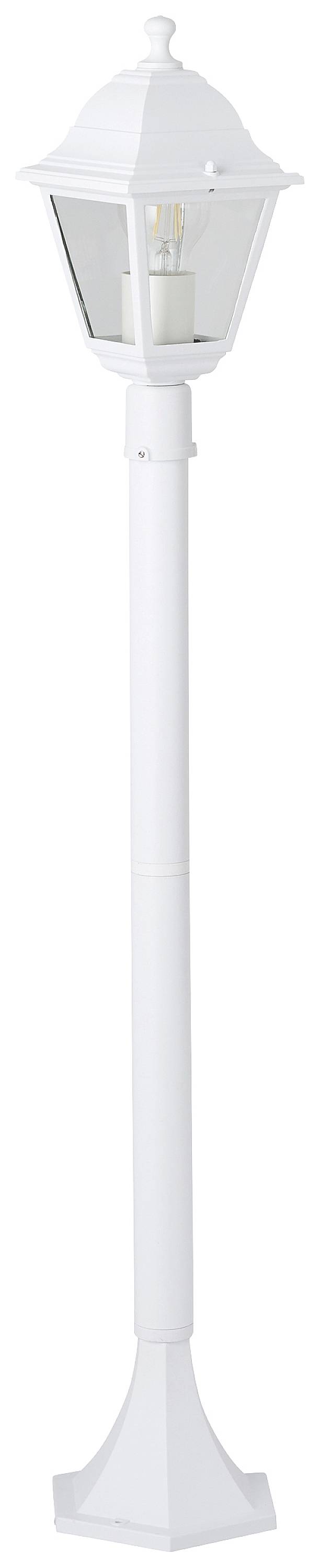 Bílá, klasická venkovní lampa s průhledným sklem a viditelnou žárovkou, umístěná na vysokém, jednoduchém podstavci.