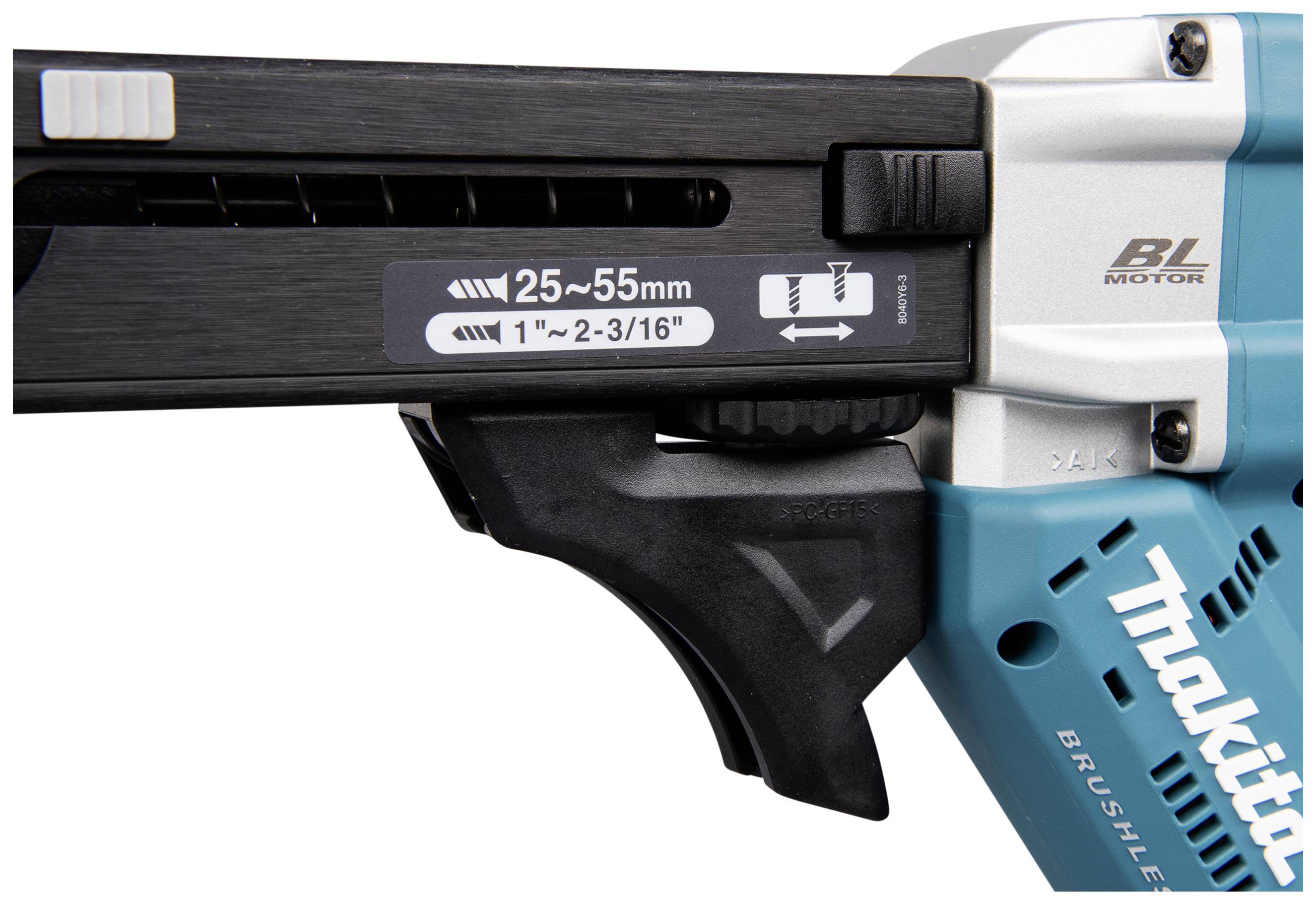 Hřebíkovač pro hřebíky od 25 do 55 mm délky. Název značky viditelný na boku nástroje. Robustní design s ergonomickou rukojetí.