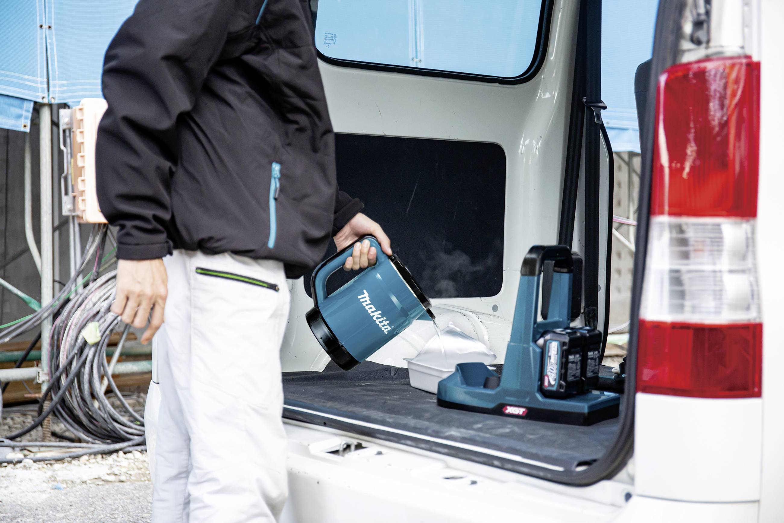 Makita akumulátor Rychlovarná konvice na akumulátor KT001GZ KT001GZ plast-23