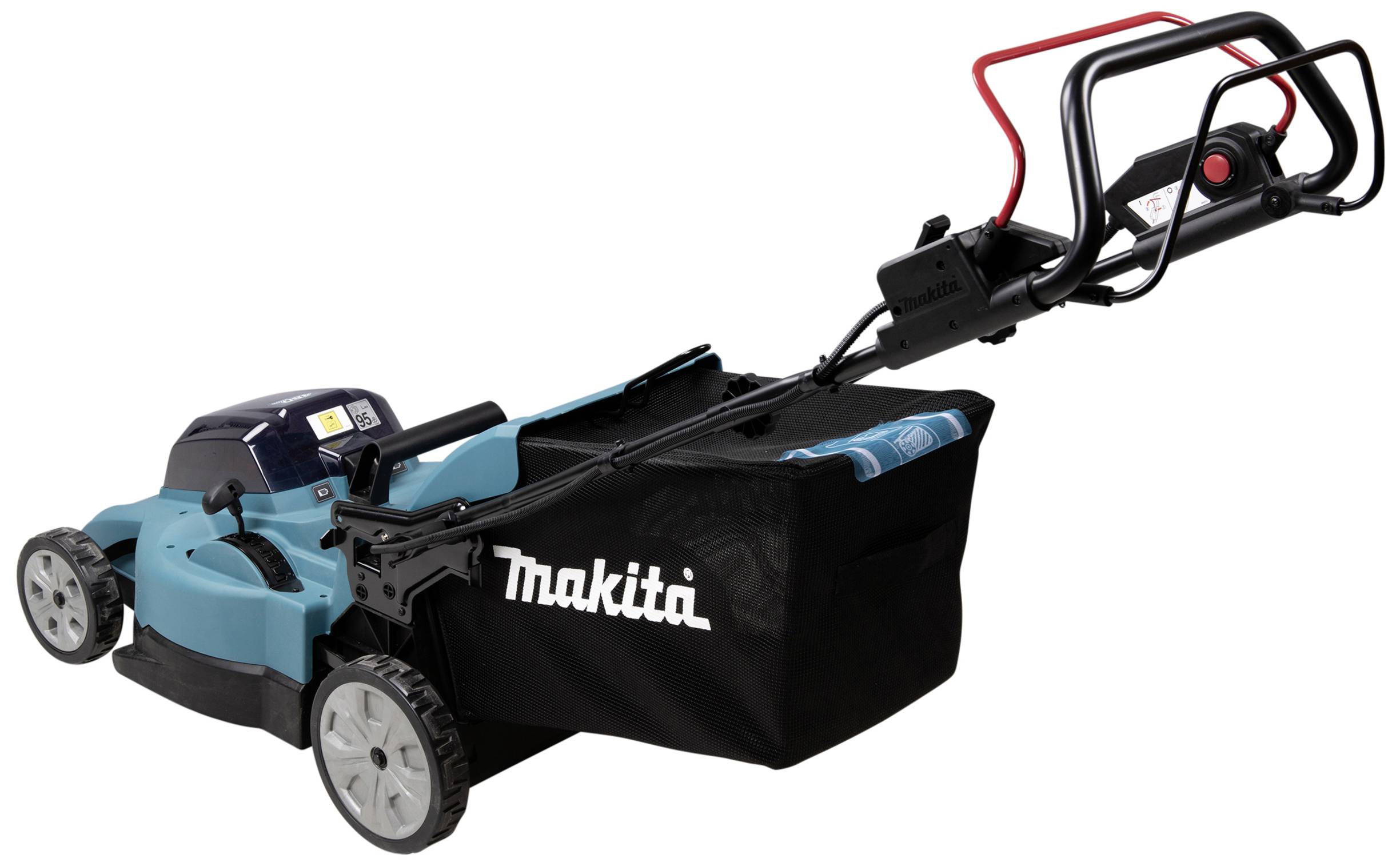 Elektrická sekačka v modro-černém designu, pohled z boku. Název značky 'Makita' na sběrném koši na trávu.