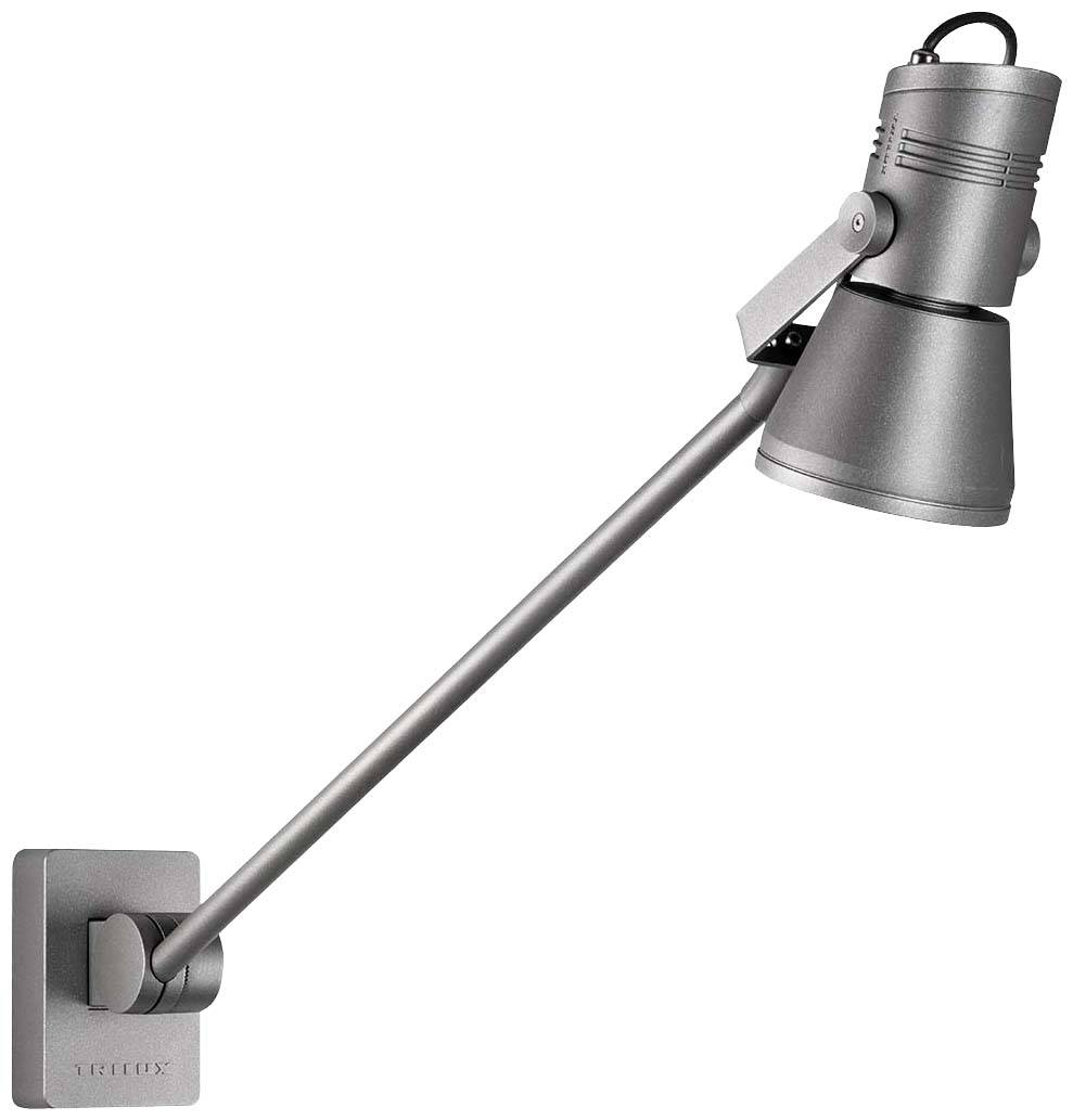 Stříbrná nástěnná lampa s nastavitelným ramenem a moderním designem, vhodná pro cílené osvětlení v obytných prostorech nebo kancelářích.