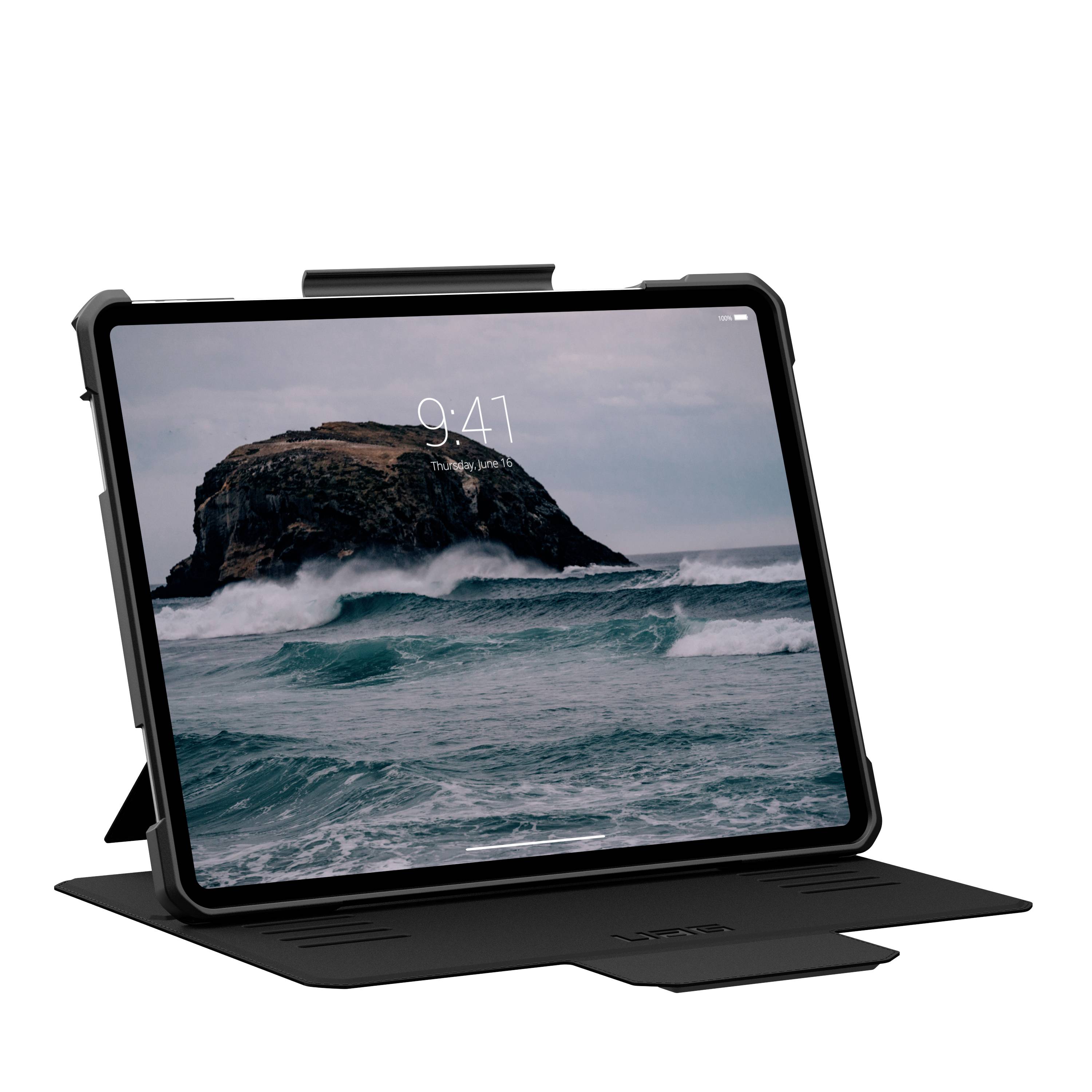Tablet s pouzdrem zobrazuje mořský motiv s vlnami a skálami. Na displeji je 9:41.