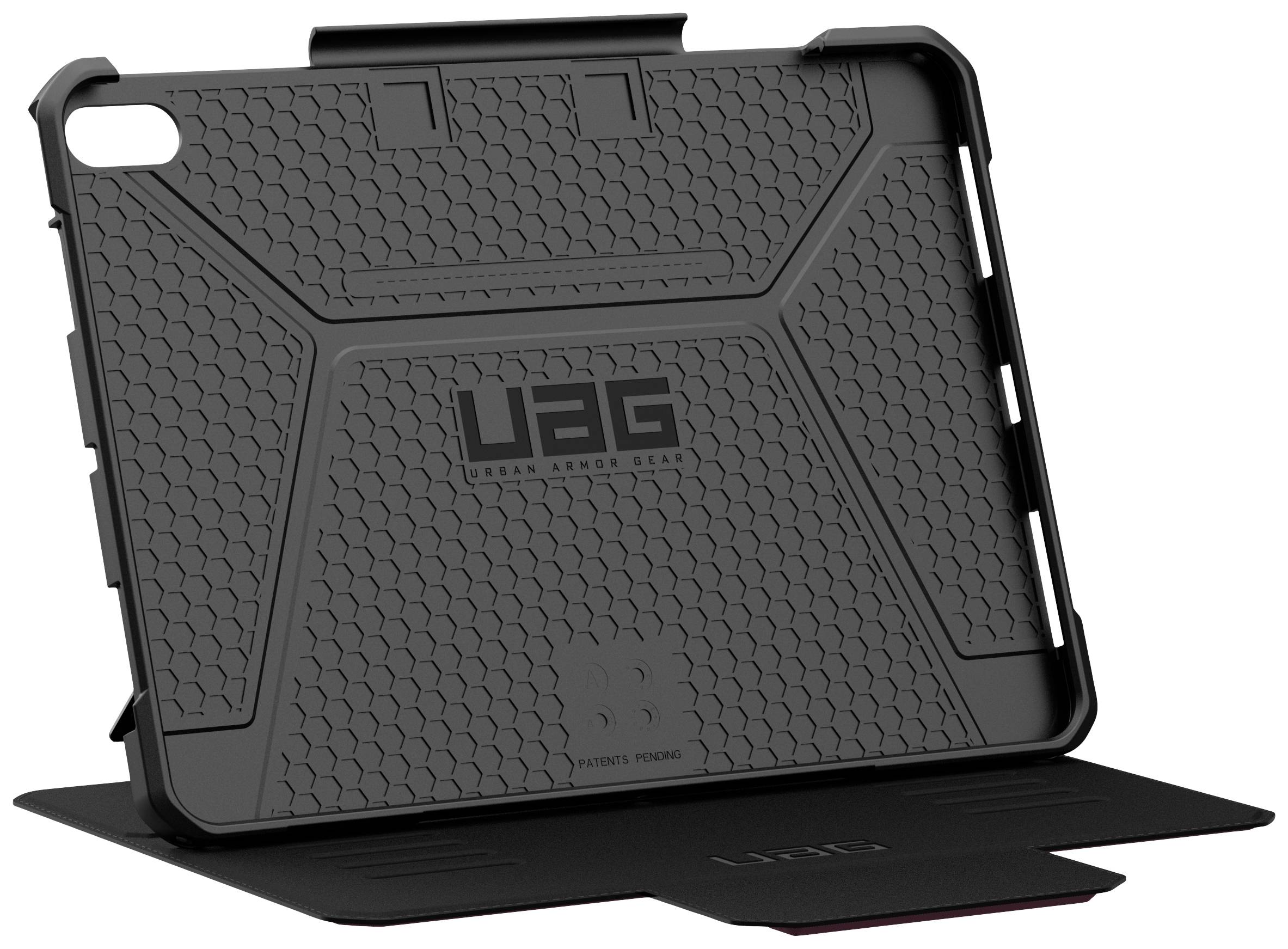 Ochranný kryt pro tablet, černý se strukturovaným vzorem a vyklopitelným stojánkem. Označení 'UAG' na zadní straně.