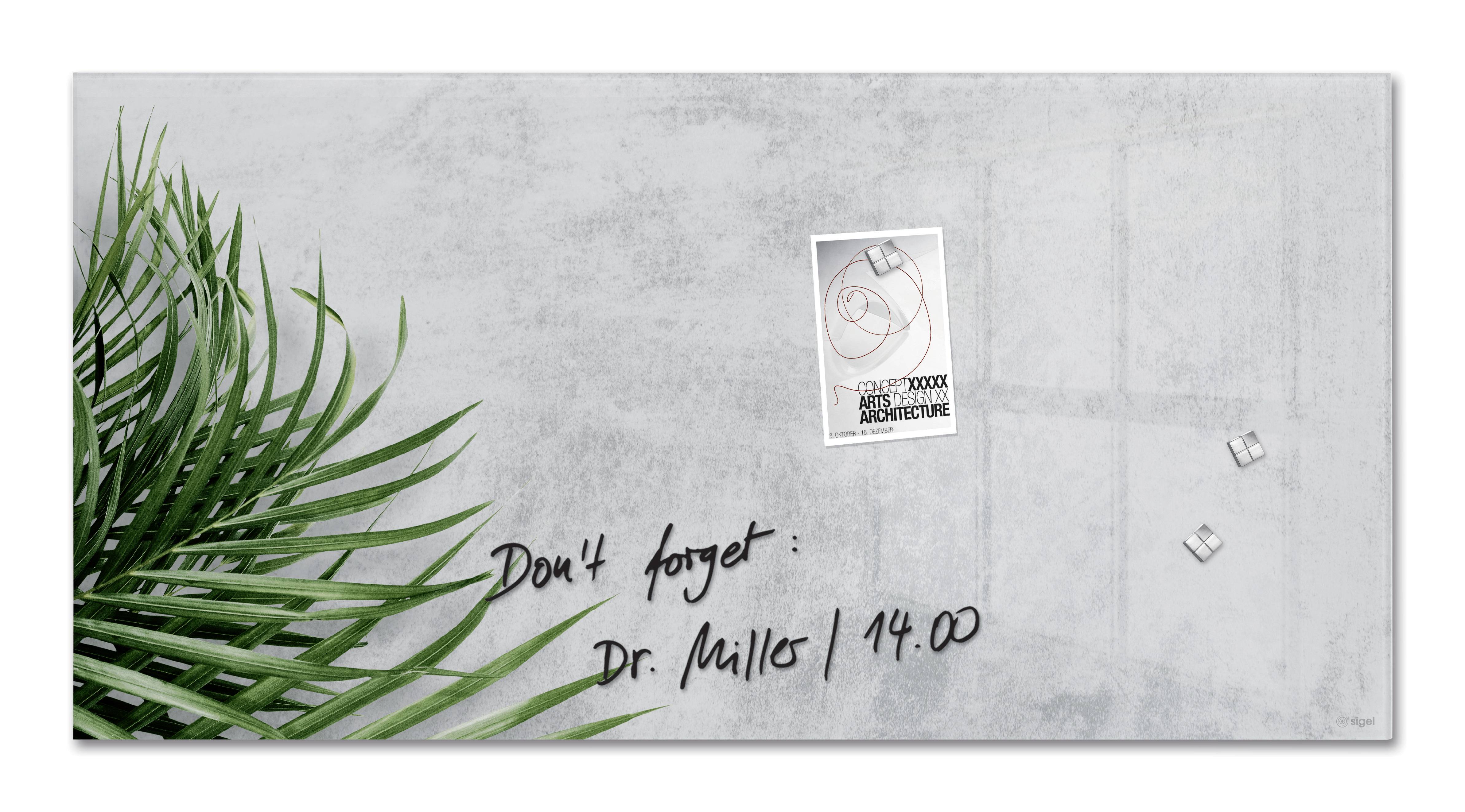 Poznámka na šedém pozadí ukazuje 'Nezapomeň: Dr. Miller 14:00'. Vedle je plakát 'XXIX. architektonické bienále'.