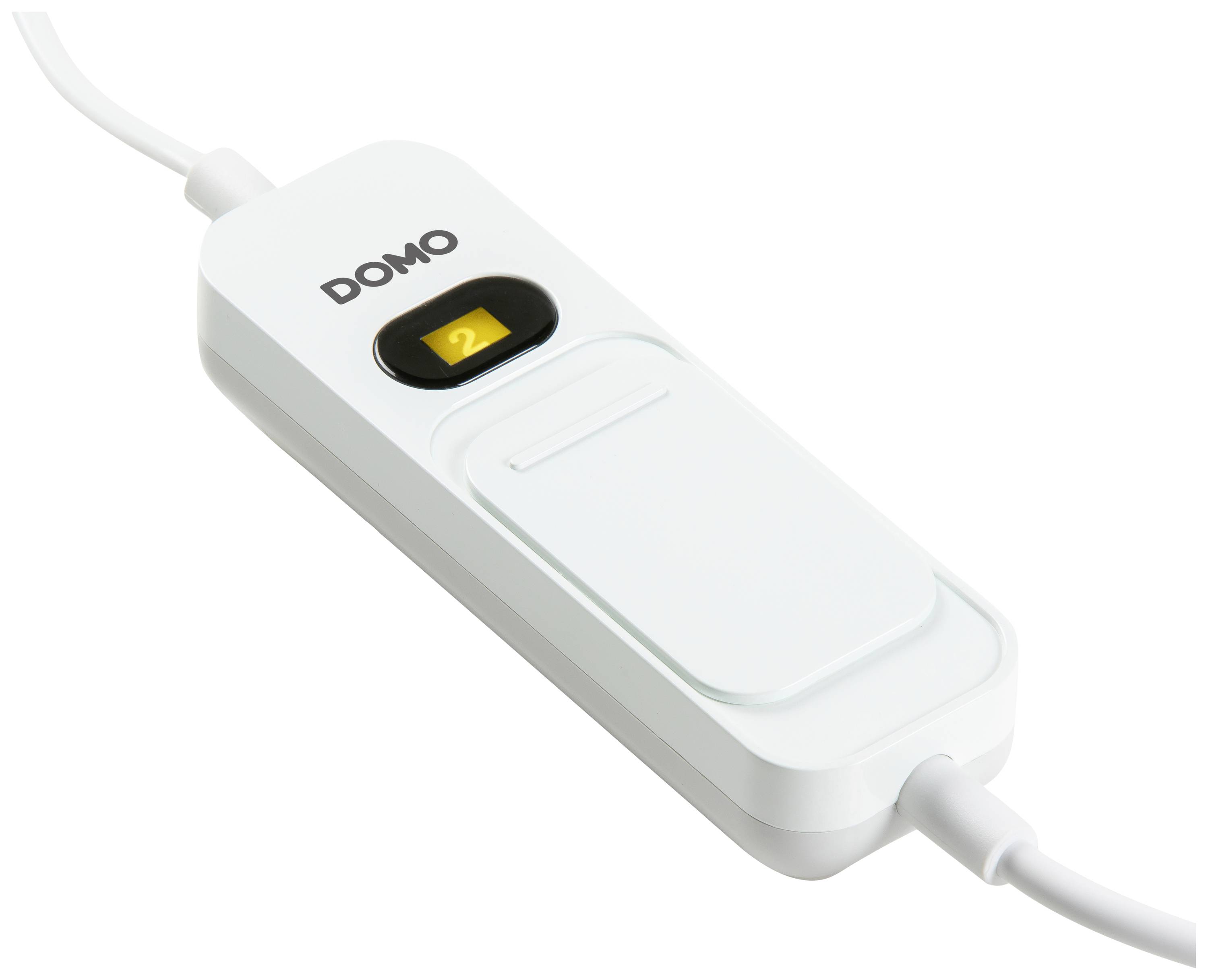 Bílý DOMO spínač se žlutým světlem zobrazujícím číslo 2, propojený kabelem.