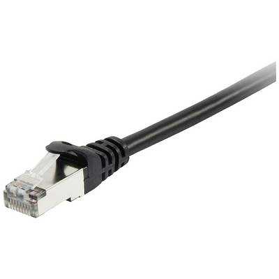 Černý ethernetový kabel zakončený konektorem RJ45, určený pro přenos dat v síťích.