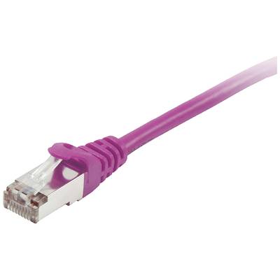 Růžový ethernetový kabel s konektorem RJ45 je zobrazen.
