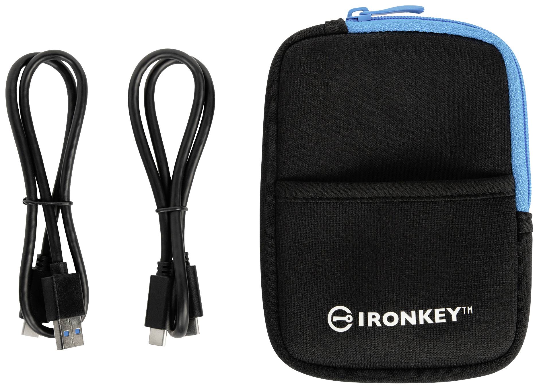 Malá černá taška s modrým zipem a dvěma USB kabely.
