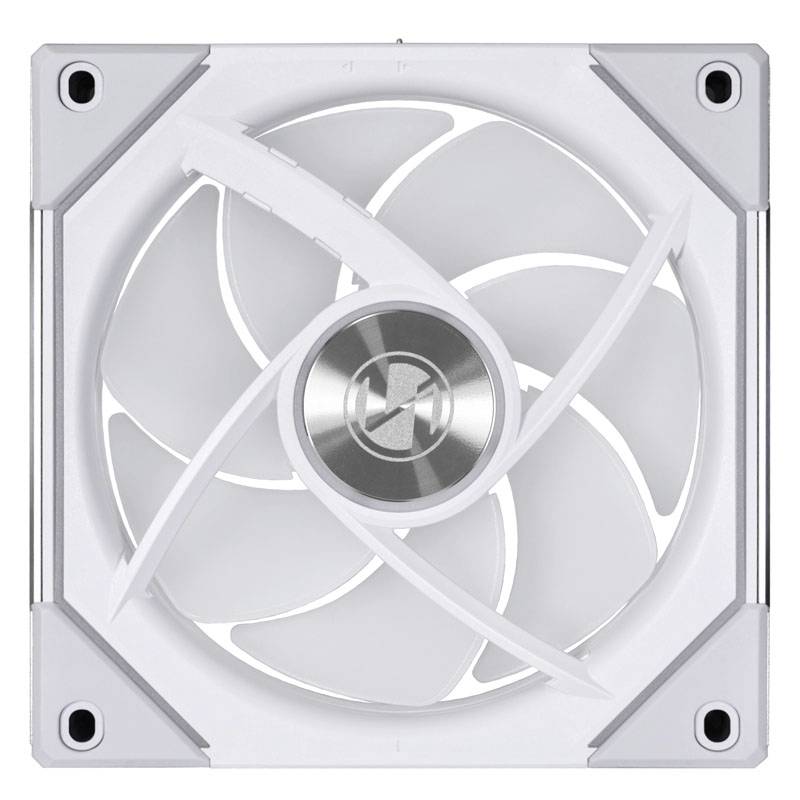 Bílý čtvercový ventilátor s pěti zakřivenými lopatkami a kovovým centrálním hřídelem, zobrazený pohledem zepředu.