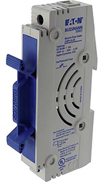 Šedý jistič s modrým ovládacím držadlem; na povrchu viditelné produktové informace a loga.