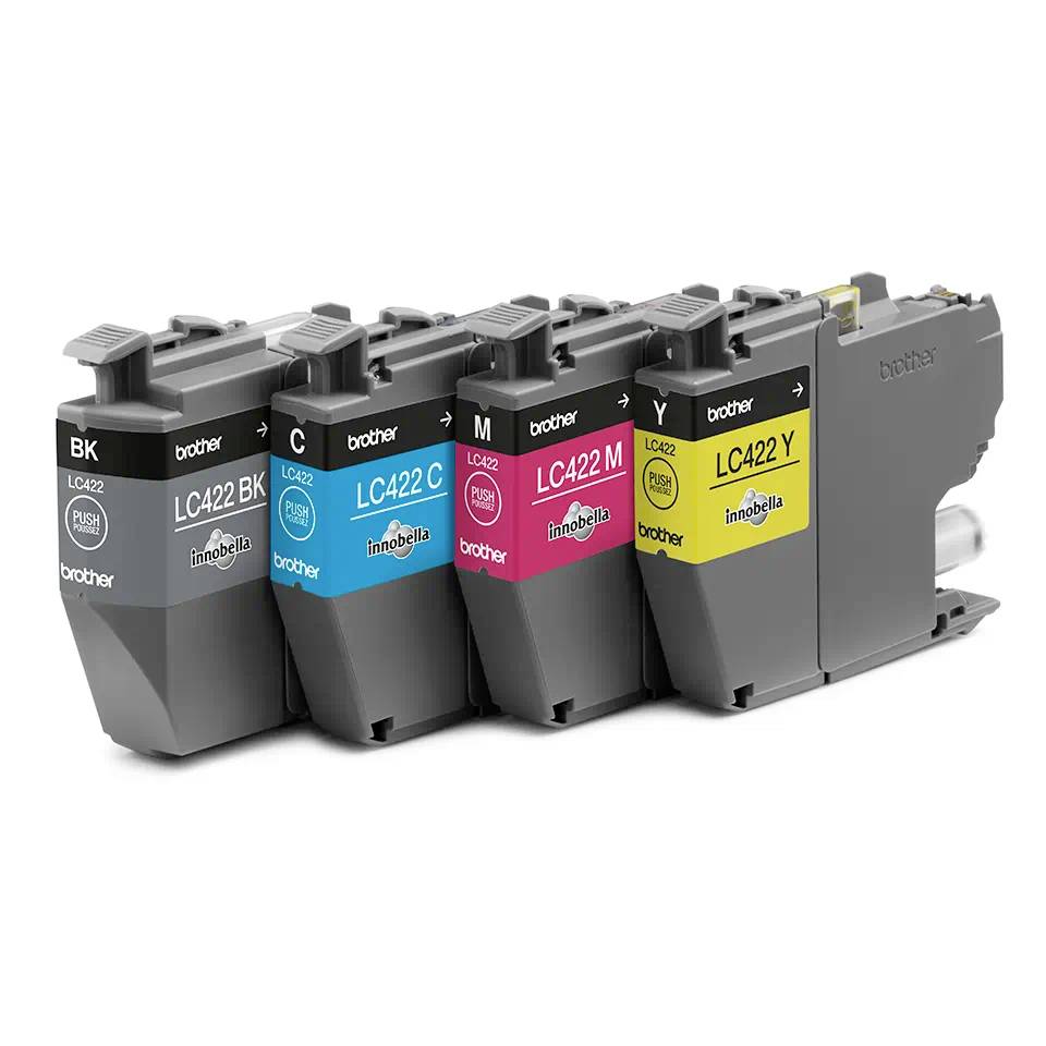 Čtyři inkoustové cartridge Brother (černá, azurová, purpurová, žlutá) vedle sebe. Každá má štítek s barvou, modelem a logem značky.