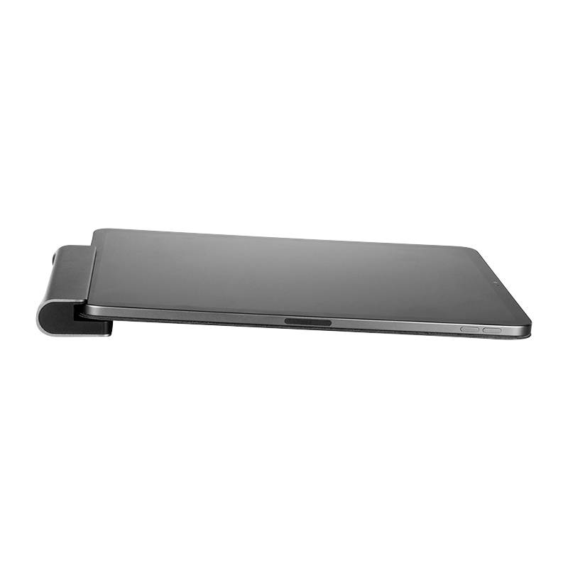 Plochý, černý grafický tablet se zaoblenými rohy a držákem na pero po straně, položený a připravený k použití.