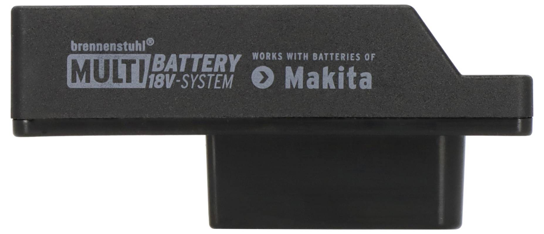 Černý adaptér baterie označený „MULTI BATTERY 18V-SYSTEM" a „Funguje s bateriemi značky Makita" s logem Makita.