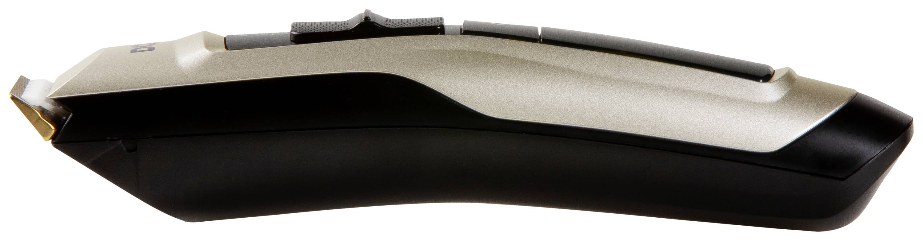 Elektrický zastřihovač vlasů v černostříbrné barvě, s čepelemi vpředu a ergonomicky tvarovanou rukojetí.