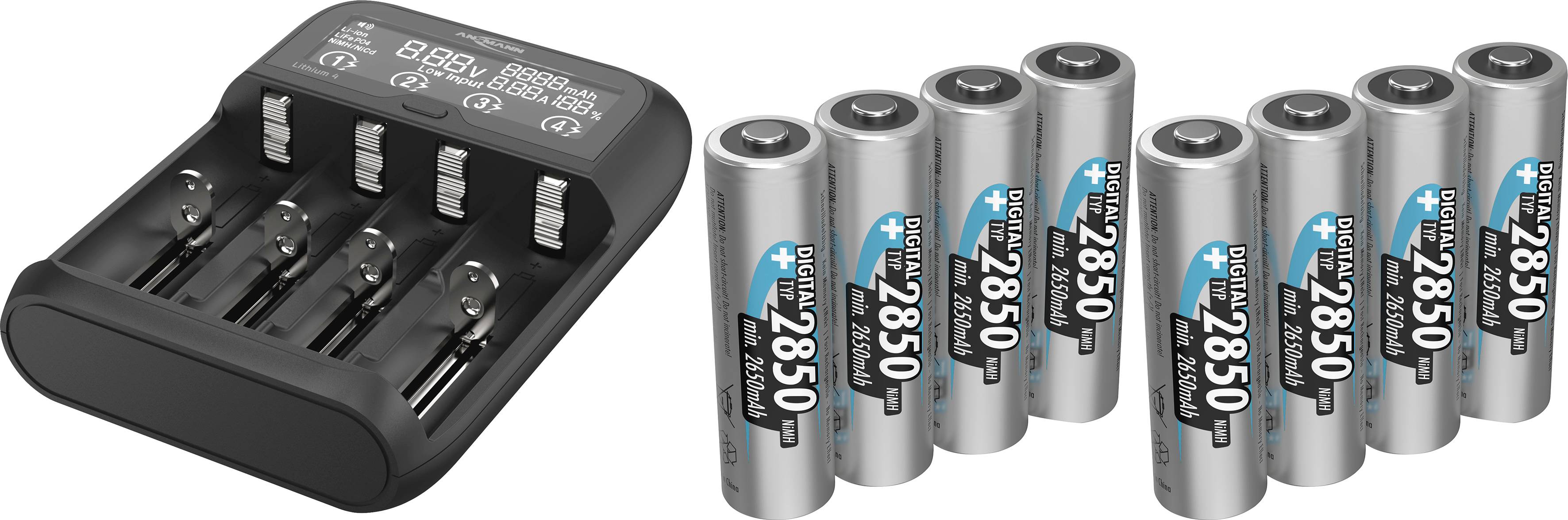 Černá nabíječka baterií s místem pro čtyři baterie vedle osmi stříbrných baterií AA s kapacitou 2850 mAh.