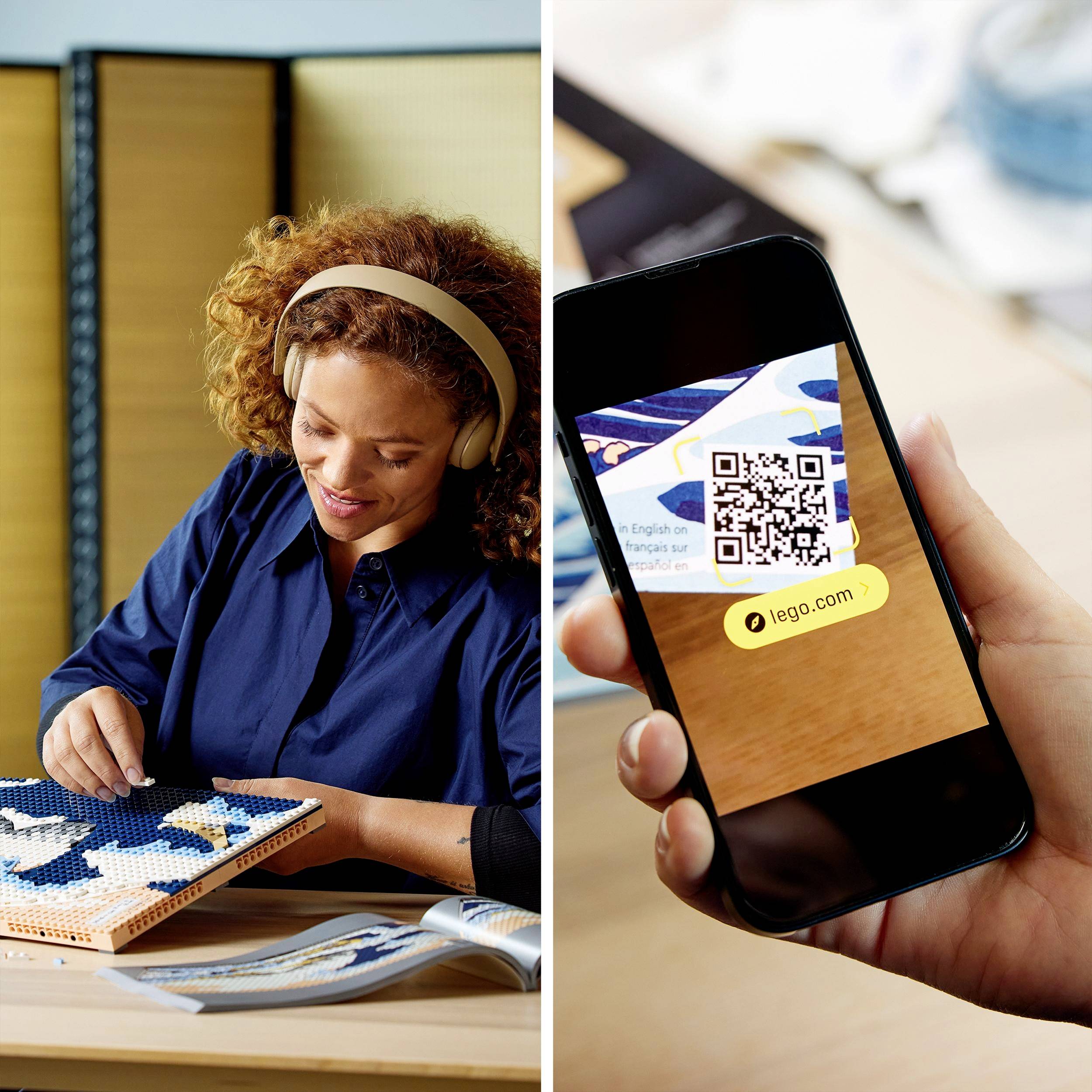 Na levé polovině obrázku žena se sluchátky skládá puzzle. Vpravo někdo skenuje QR kód pomocí mobilního telefonu.