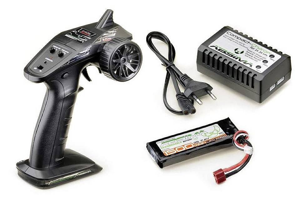 Dálkové ovládání s rukojetí, černá síťová zástrčka, dobíjecí akumulátor a nabíječka, vše vhodné pro RC modely.