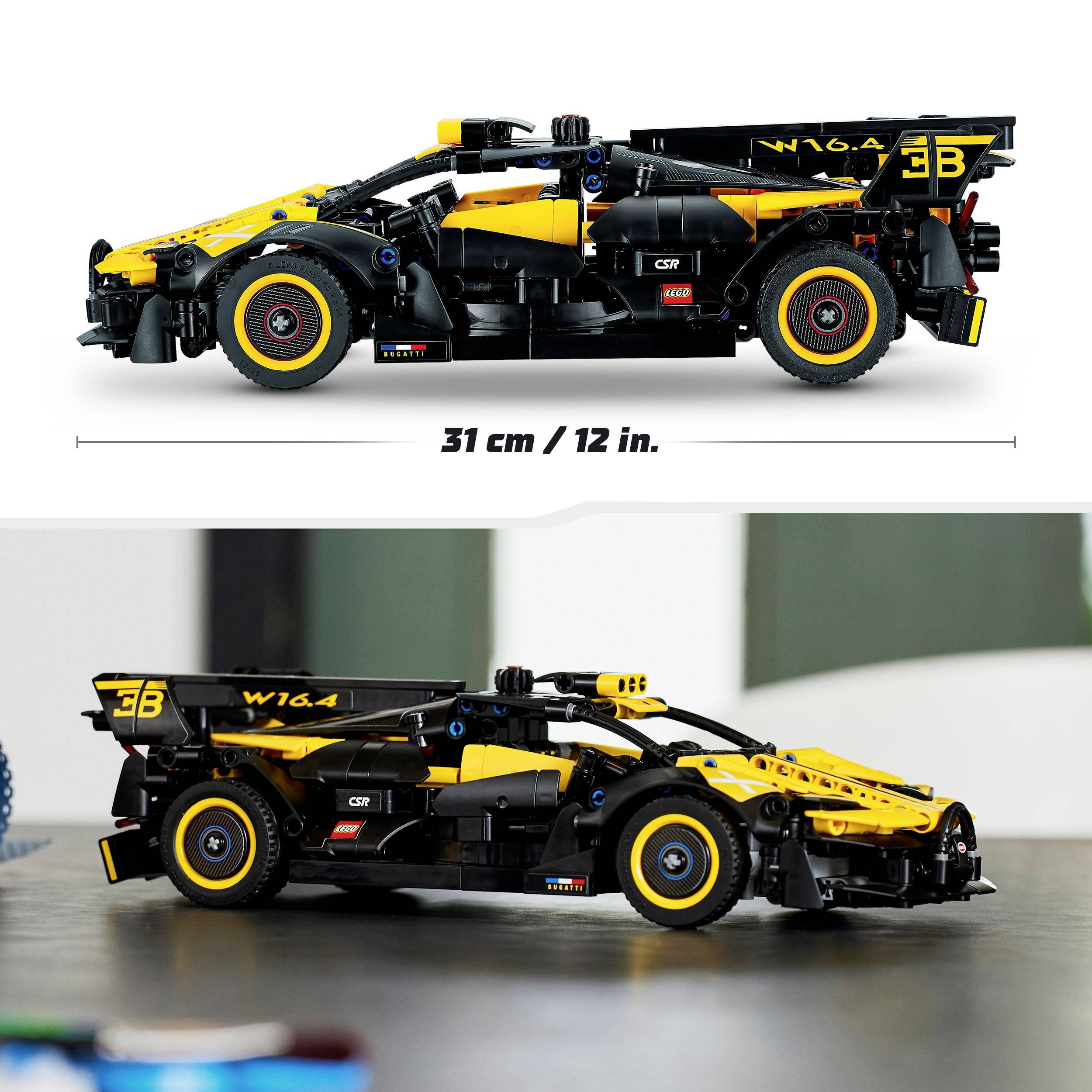 Model sportovního vozu z LEGO v černé a žluté barvě. Délka modelu: 31 cm/12 palců. Detailní konstrukční provedení a aerodynamika.