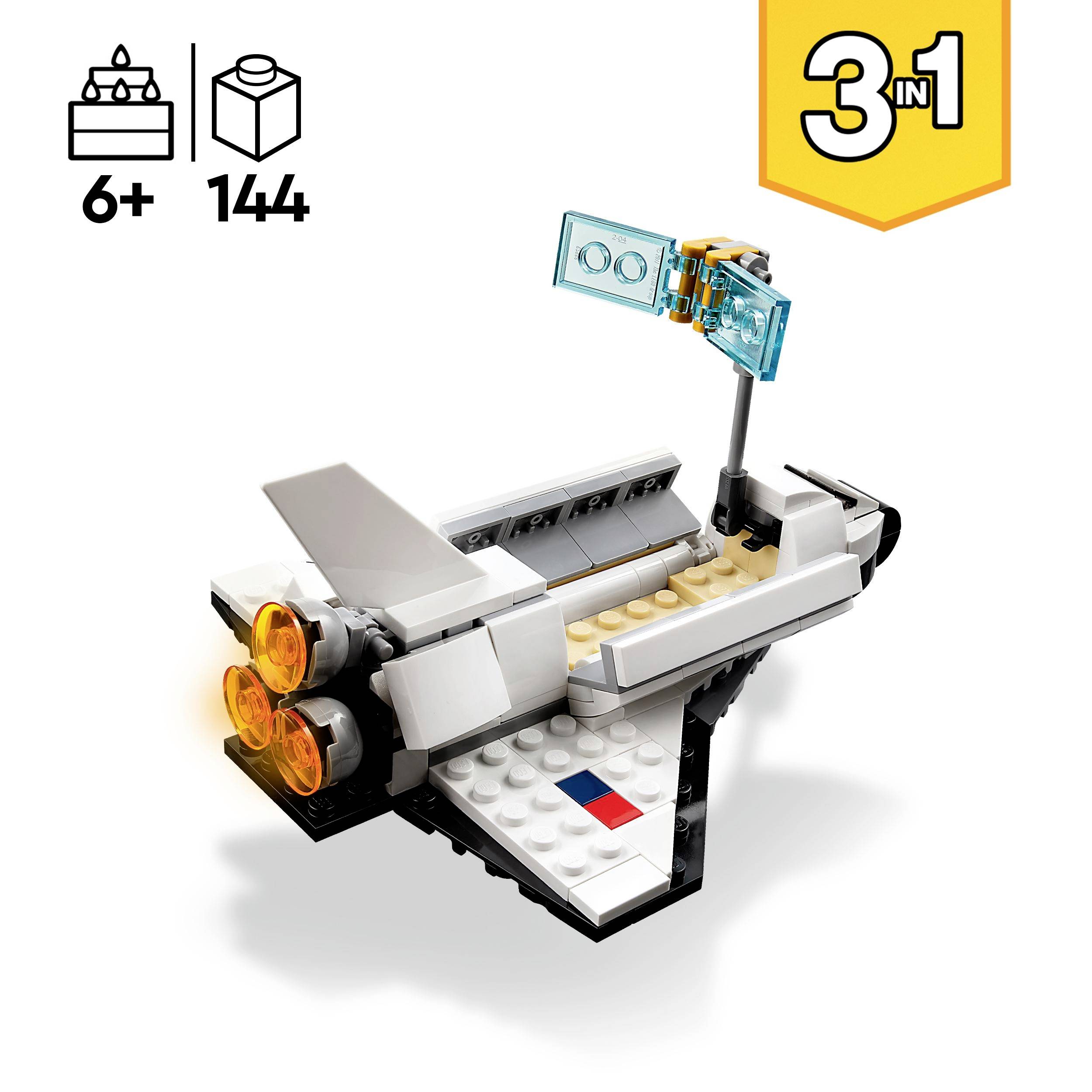LEGO Creator 3-in-1 Sada pro děti od 6 let se 144 díly, zobrazující LEGO vesmírnou loď s oranžově svítícími motory.