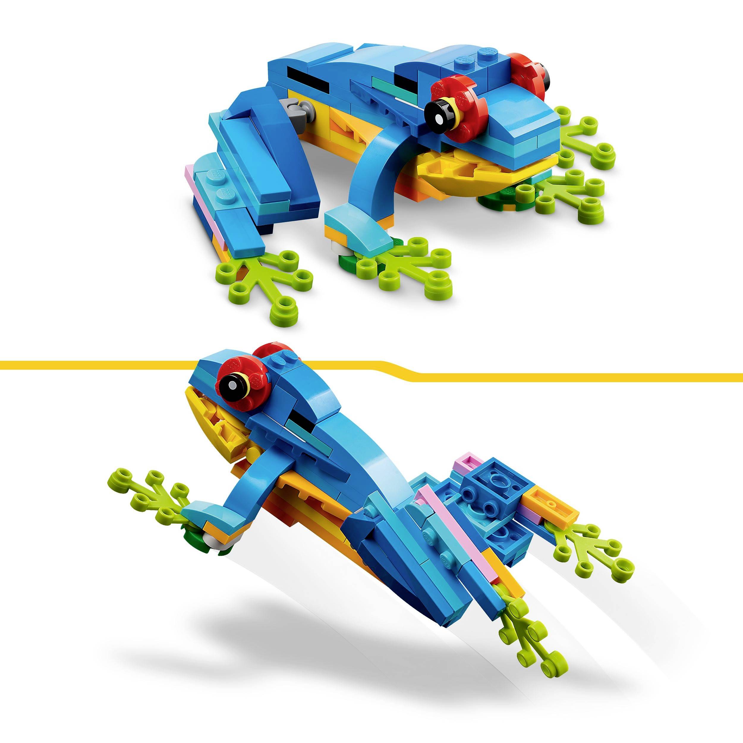 Dvě fotografie barevné LEGO žáby v různých pozách: nahoře sedící, dole ve skoku. Světlé barvy, detailní LEGO kostky.