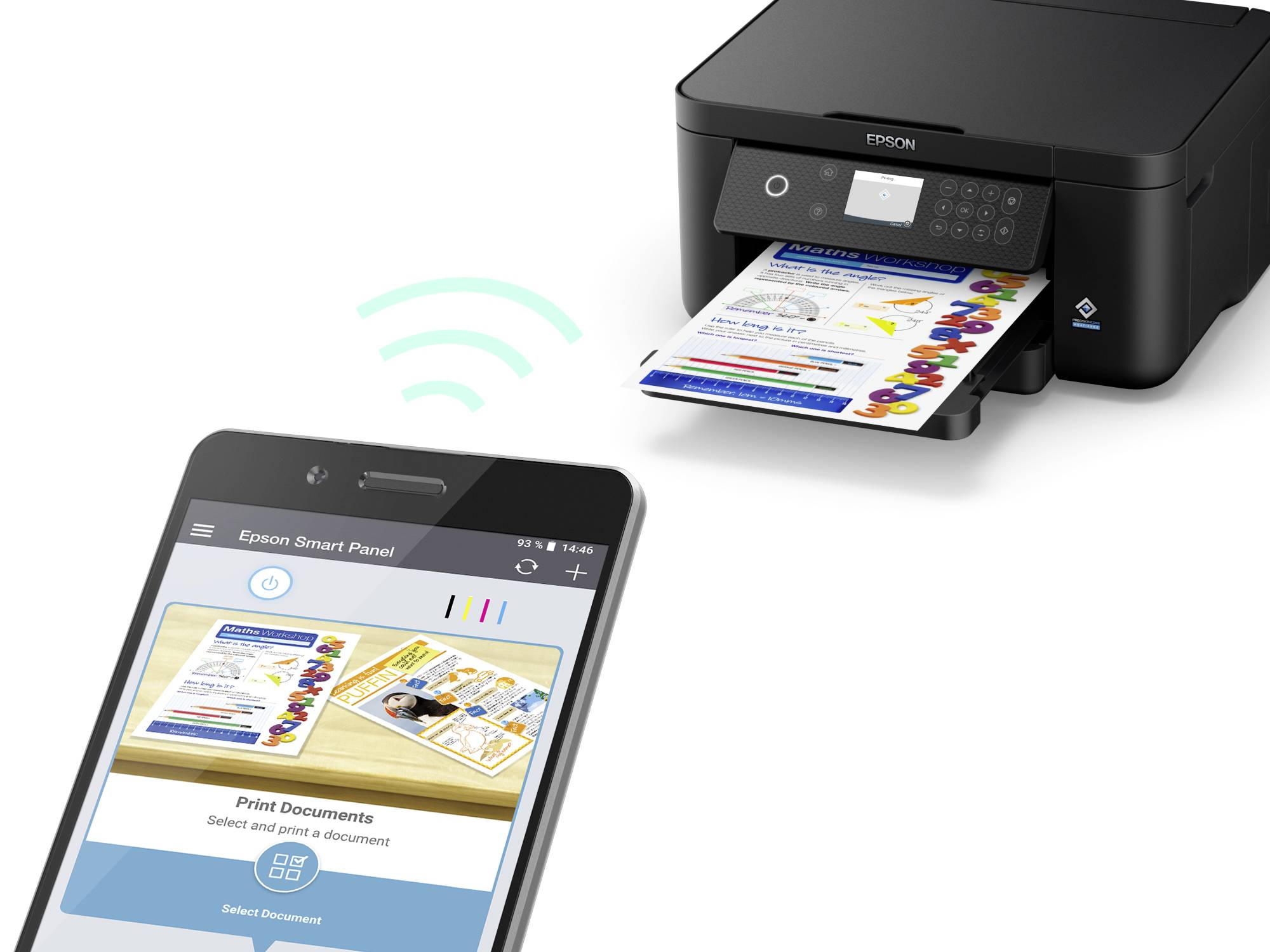 Mobilní telefon bezdrátově ovládá tiskárnu, která tiskne barevné dokumenty. Na displeji telefonu je vidět aplikace 'Epson Smart Panel'.