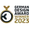 Logo Vítěze Německé designové ceny 2023 s graficky stylizovanou zlatou a černou medailí umístěnou vlevo, text vpravo.