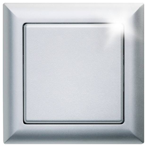 Vypínač z broušeného kovu s jemným leskem v horním pravém rohu, který ladí s moderním interiérem.
