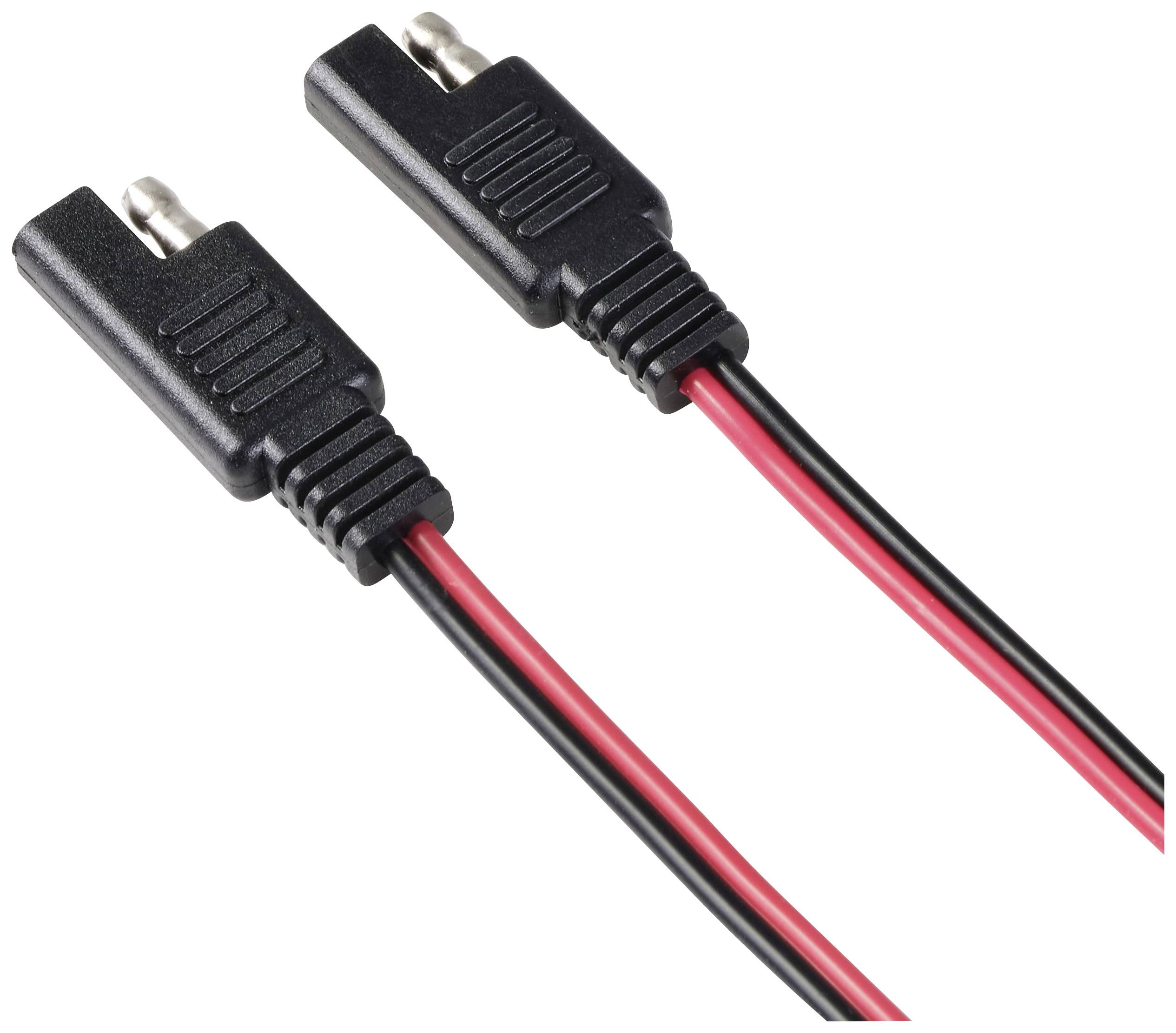 Černý a červený kabel, každý opatřený kovovými konektory, položené vedle sebe. Vhodné pro elektrické propojení.
