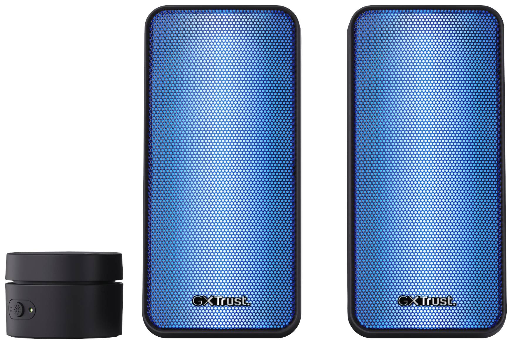 Dva modré bluetooth reproduktory a černá, kulatá nabíječka na bílém pozadí.