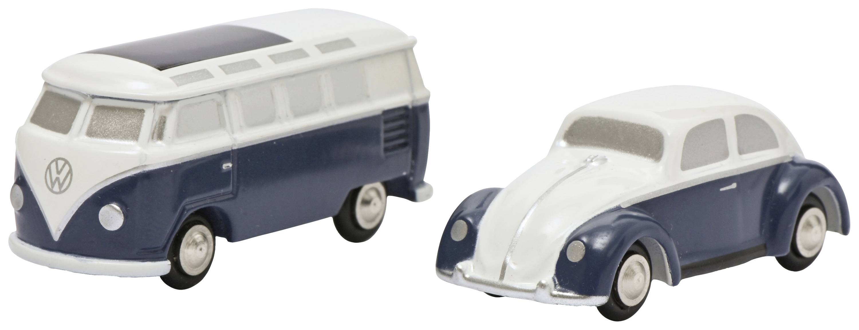 Dva kovové hračkové automobily umístěné vedle sebe: modrobiílý VW autobus a modrobiílý VW brouk.