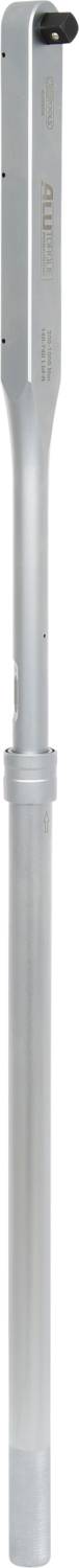 Stříbrná tyčová lampa s moderním, štíhlým designem. Má tmavě šedý vypínač na horním konci.