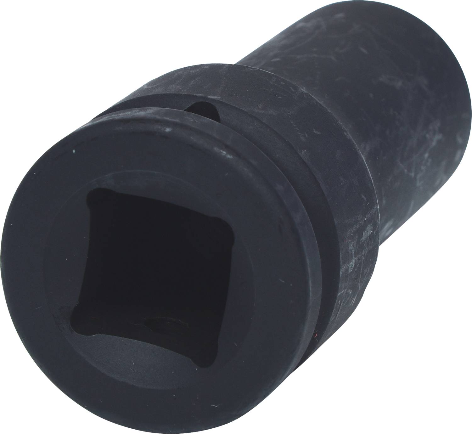 Černý stavěcí čep s vnitřním čtvercovým prostorem pro mechanické aplikace.