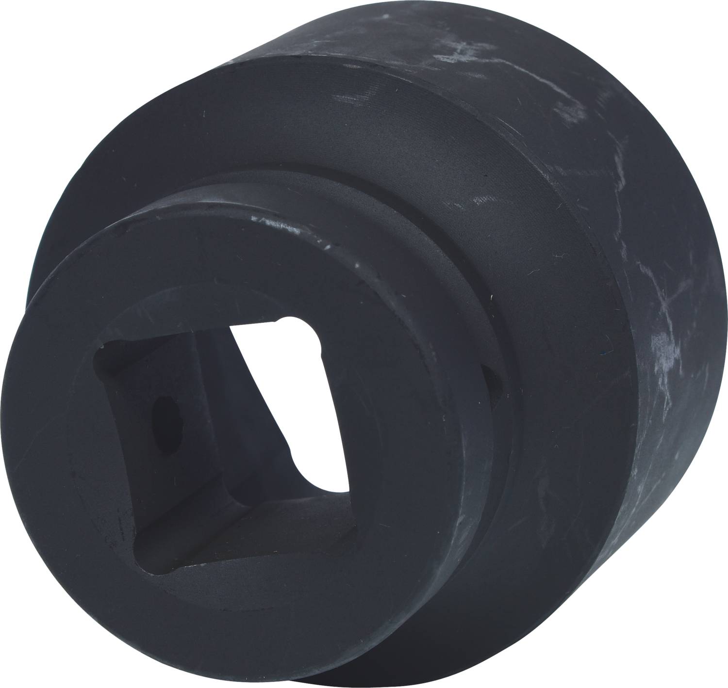 Černý kovový nástavec klíče s čtvercovým otvorem, vhodný pro průmyslové nástroje nebo speciální mechanismy.