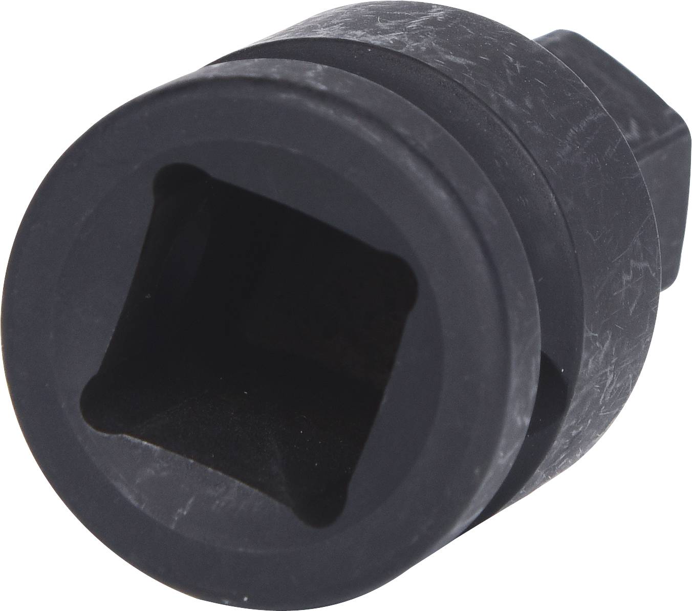Černé válcové pouzdro nástroje s čtvercovým otvorem, pravděpodobně adaptér nebo nástavec pro šroubovací nástroje.