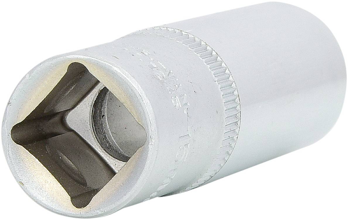 Stříbrná šestihranná nástrčná hlavice, často používaná pro šroubové spoje.