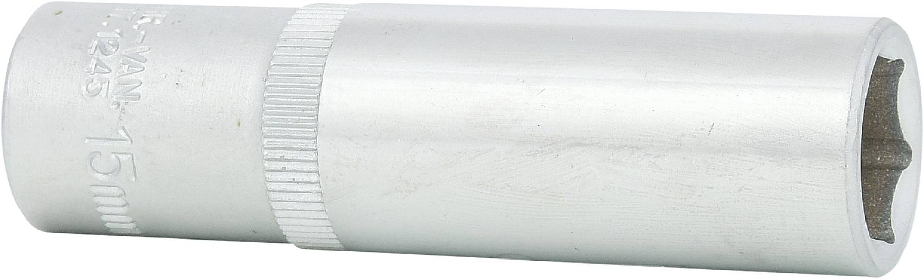 Na obrázku je stříbrná stavěcí matice o velikosti 15 mm, která se používá pro šroubovací práce.