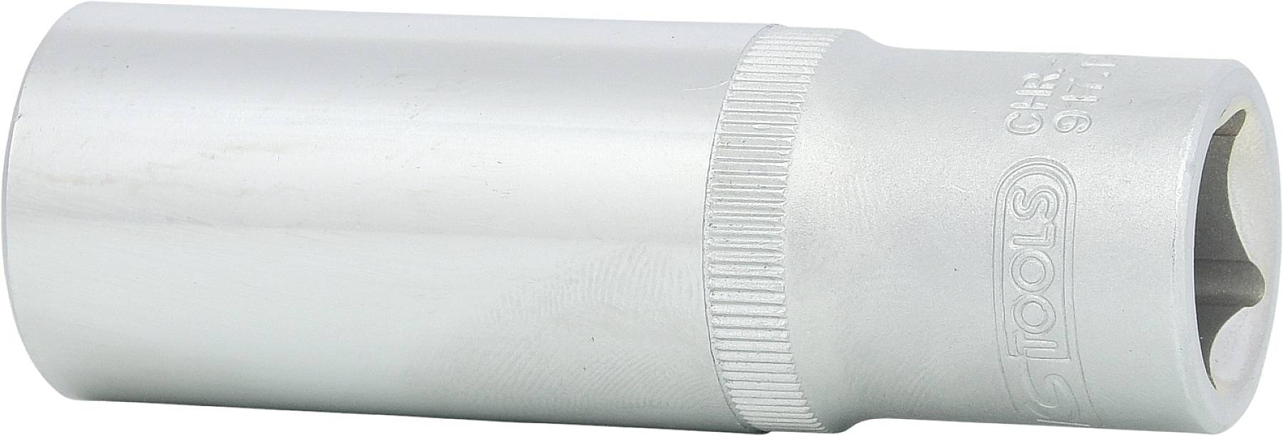 Stříbrný šestihranný nástavec vhodný pro použití s ráčnou leží vodorovně na bílém pozadí.