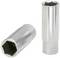 Dva stříbrné klíče, jeden ve svislé a druhý ve vodorovné poloze, na bílém pozadí.