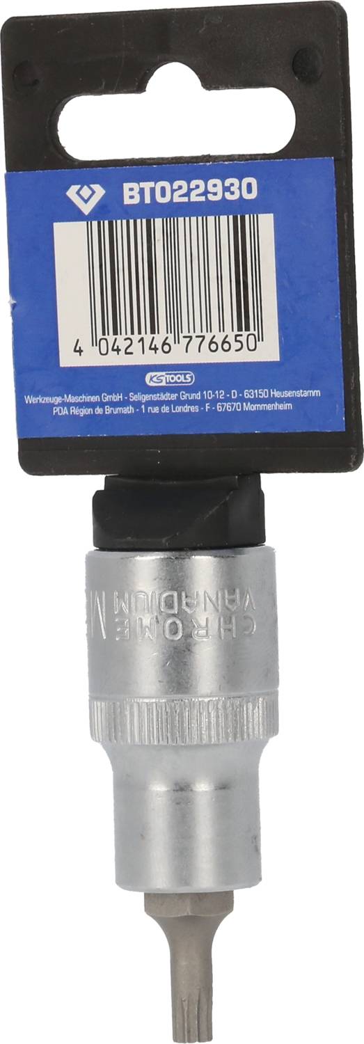 Šroubovákový bit v obalu. Rukověť je kovová, bit je torx, na obalu je napsáno 'BT022930'.