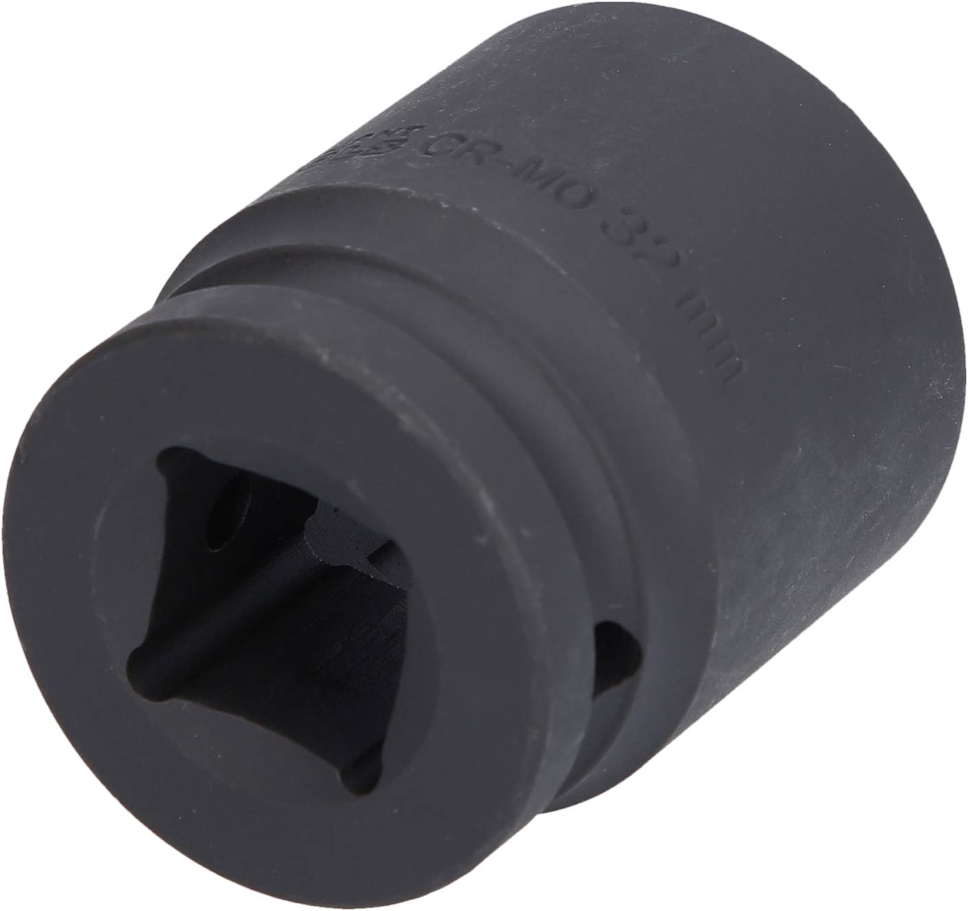 Černý stavěcí kolík o rozměru 32 mm. Je vyroben z legované oceli a často se používá v mechanických aplikacích.