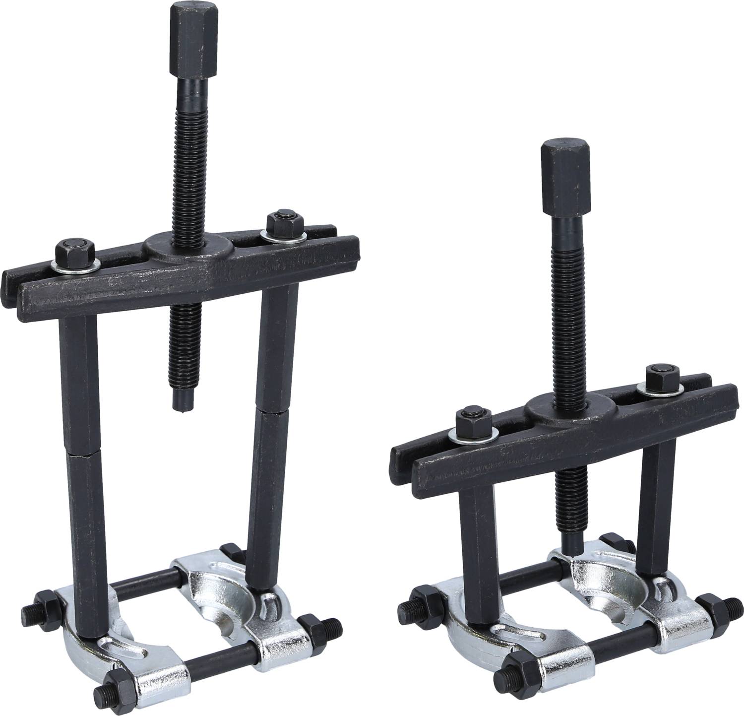 Dva stahovače z kovu: menší a větší. Stojí vedle sebe. Používají se k demontáži ložisek nebo ozubených kol.