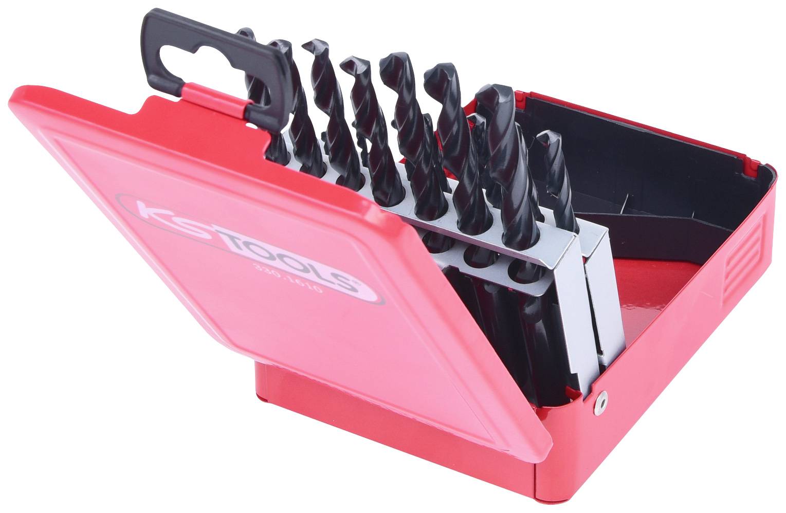 Červená krabice s otevřeným víkem ukazuje řadu kovových vrtáků v různých velikostech.