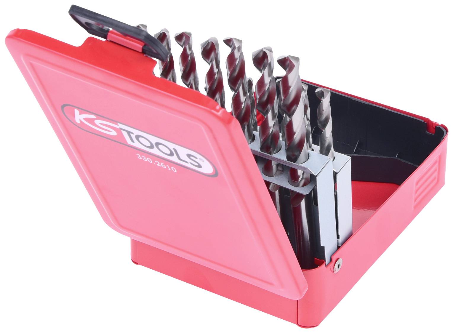 Červené pouzdro se sadou vrtáků od KS Tools, otevřené a umístěné šikmo. Vrtáky jsou uspořádané v držácích.