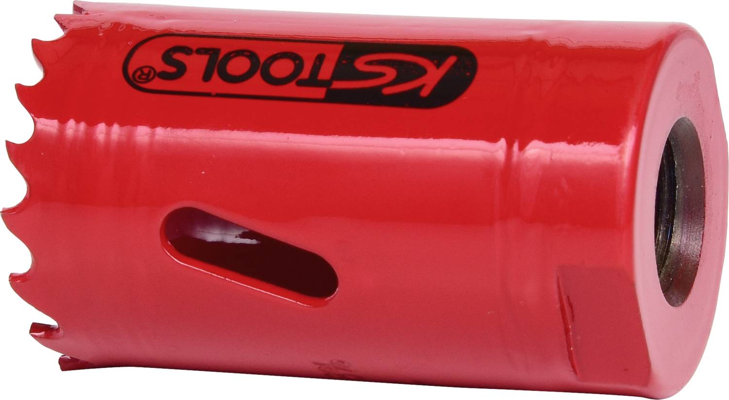 Červený nástavec děrovky s ozubenými hranami a boční otevřenou hranou, potištěný názvem značky. Používá se pro přesné vrtání do různých materiálů.