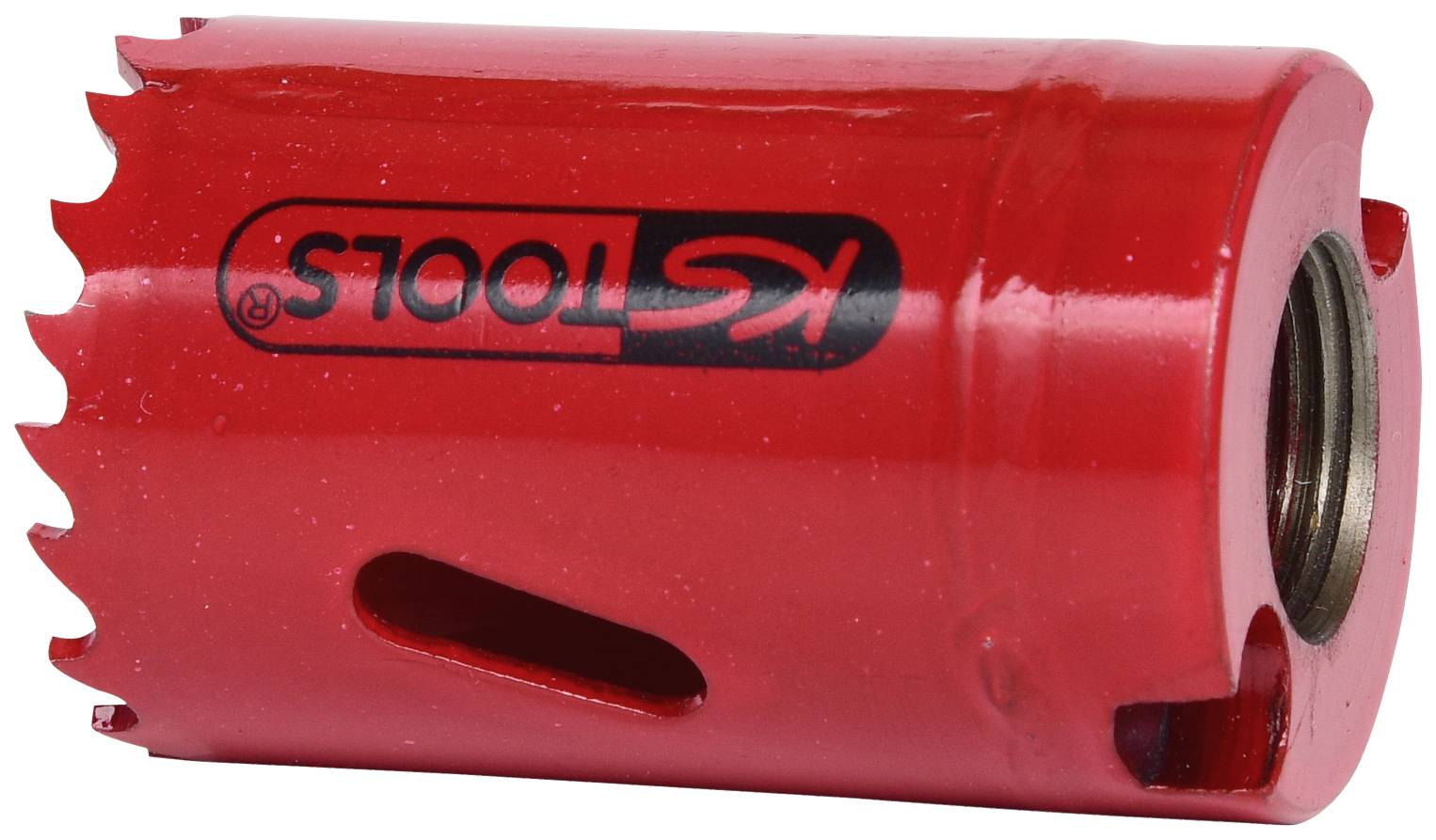 Červený kovový nástavec na děrovací pilu s ozubeným okrajem, s logem značky na straně. Používá se k vrtání velkých otvorů v materiálech.