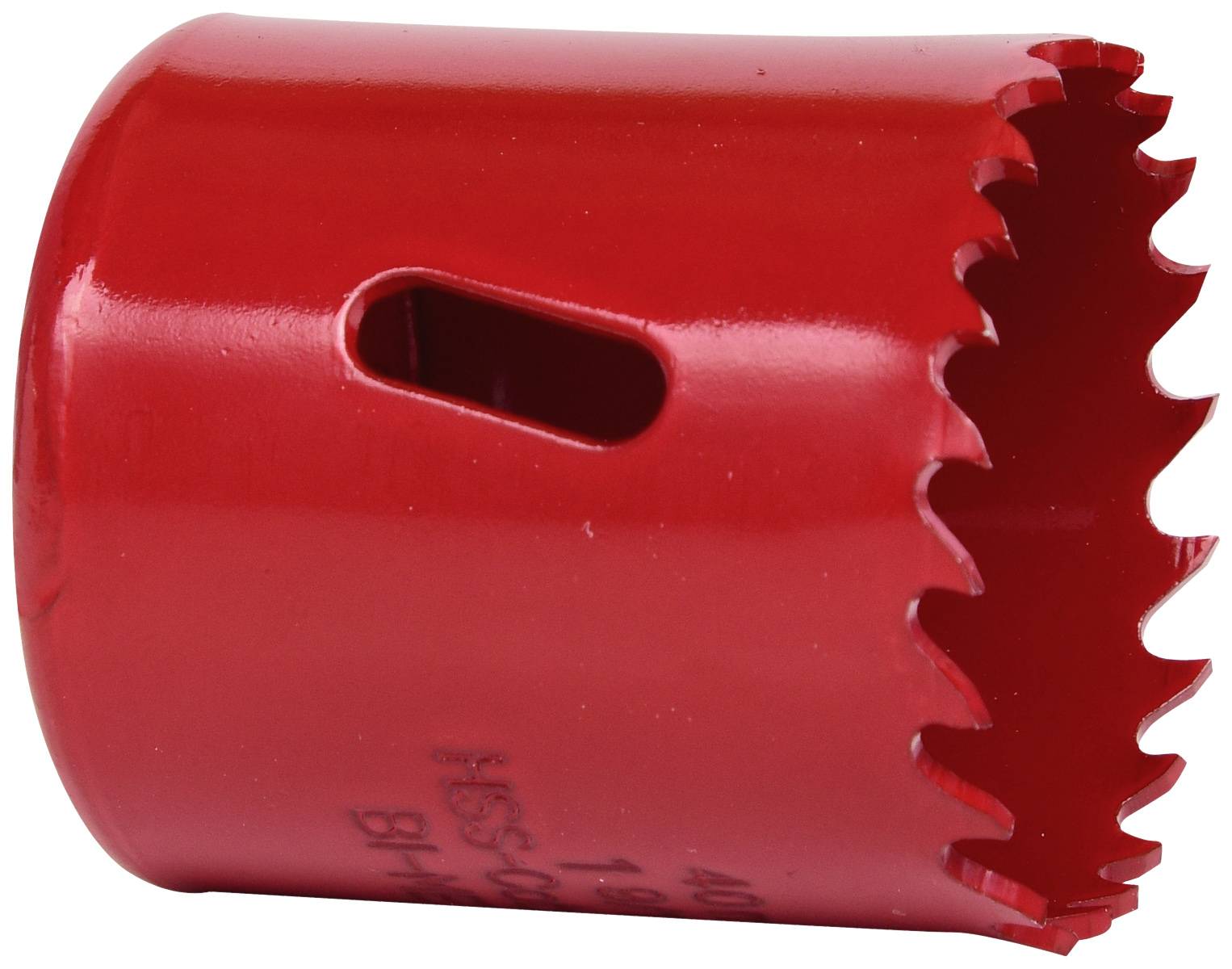 Červeně lakovaný pilový list s ozubenými zuby a bočním štěrbinou pro odstraňování dřeva. Vhodný pro vrtací práce ve dřevě.